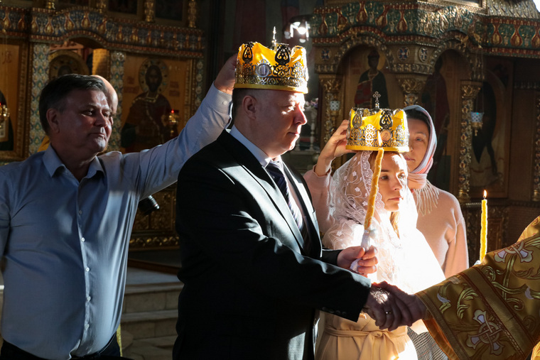 В Кургане прошло венчание главы УФСИН Михаила Мачушкина с супругой