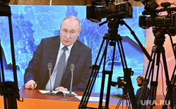 Пресс-конференция Путина, трансляция в полпредстве по УрФО. Необр, трансляция путина, прямой эфир, прямая трансляция, путин на экране, пресс-конференция президента рф