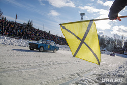 Чемпионат автогонок на льду трек 400. Пермь, флажок, гонки на льду