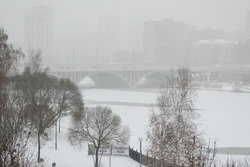 Екатеринбург не успевает справляться с последствиями снегопадов
