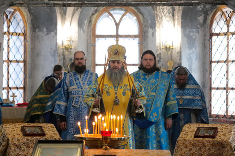 Митрополит Курганский и Шадринский Даниил провел службу в храме села Усть-Суерское Белозерского района