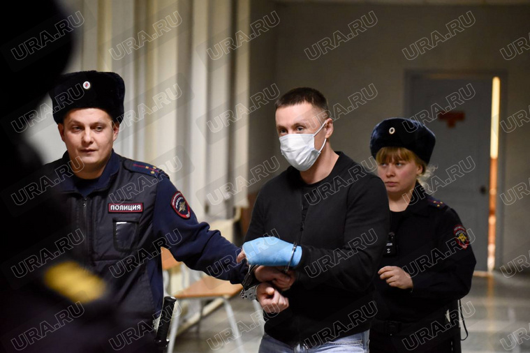 Уже будучи в отпуске Фартовый сломал в драке руку
