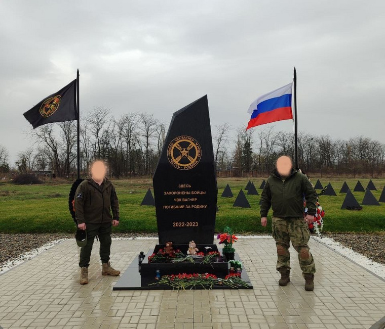 По пути пермяки заехали на мемориал бойцам ЧВК «Вагнер», павшим в ходе СВО