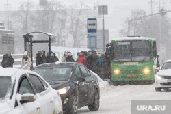 Снегопад в Екатеринбурге. Екатеринбург, снег, непогода, автобус, общественный транспорт, пассажиры, снегопад