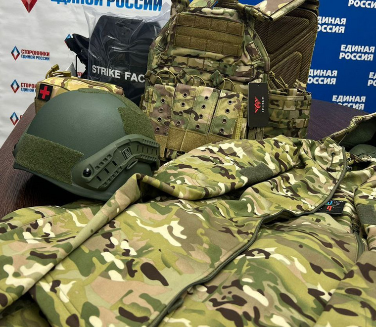 Депутат приобрела для военнослужащего военную форму, каску и бронежилет