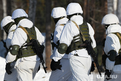 Обучение и досуг военнослужащих на Свердловском полигоне и в 32-м военном городке. Екатеринбург, зима, военные, маскхалат, зимняя война, сво, война зимой, передислокация, движение войск