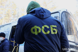 Уничтожение гашиша и конопли сотрудниками ФСБ. Курган, обыски, фсб, силовики, спецоперация, обыск, госбезопасность
