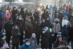 Несанкционированный митинг в поддержку оппозиционера. Екатеринбург, зима, несанкционированная акция, протестующая молодежь, мороз, холод, толпа людей