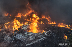 Пожар возле базы ОМОН в Екатеринбурге, дым, пожар, огонь