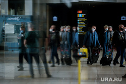 Аэропорт Кольцово во время пандемии коронавируса. Екатеринбург, аэропорт кольцово, эпидемия, терминал а, медицинская маска, пассажиры, covid19, коронавирус