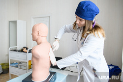 Уральский государственный медицинский университет. Екатеринбург, семинар, угму, уральский государственный медицинский университет, терапевт, медакадемия, проверка здоровья, медицина, маникен, практические занятия, подготовка студентов медиков, студенты медики, студент медик, прием у терапевта