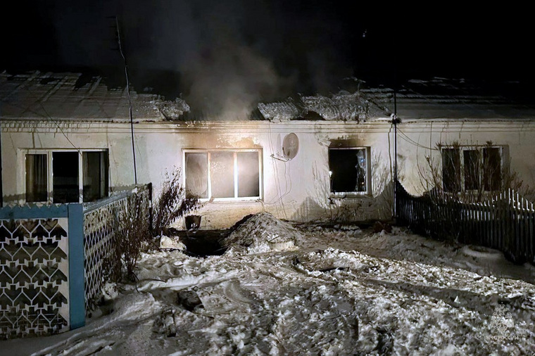 Ребенок погиб во время пожара в доме на четыре семьи