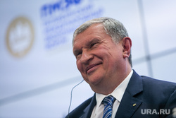 Петербургский международный экономический форум ПМЭФ 2016. Первый день. Санкт-Петербург, сечин игорь, портрет