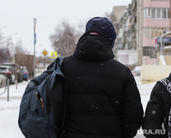 Виды города. Курган, светофор, подростки, пешеходная зона, дети, школьный рюкзак