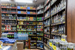 Свердловские зарисовки. Екатеринбург, продажа алкоголя, алкоголь, красное белое, спиртное, полки с алкоголем