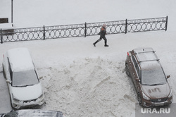Снегопад. Челябинск, снег, пешеход, иномарка, сугробы, зима, буран, метель, погода, пурга, автотранспорт, снегопад, парковка, мороз
