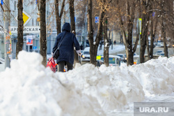 Город после снегопада. Челябинск, сугроб, город в снегу, снежная куча, куча снега, снеговая куча