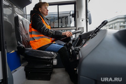 Вручение новых автобусов OOO «Общественный городской транспорт». Челябинск, водитель автобуса, женщина за рулем