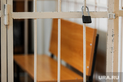 Судебное заседание по делу следователей убившим человека в драке. Челябинск, тюрьма, замок, скамья подсудимых, суд, клетка
