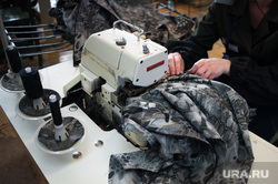Швейное производство в женской исправительной колонии ФКУ ИК-6 ГУФСИН. Свердловская область, Нижний Тагил , швейный цех, пошив одежды, швейная машина