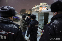 Антивоенный митинг на площади Труда. Екатеринбург, автозак, митинг, протест, задержание, задержание на митинге