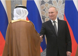 Сотрудничество РФ и Саудовской Аравией заставит выбрать Трампа, а не Байдена, считает Роша