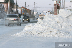 Снег в городе, Салехард, сугроб на дороге