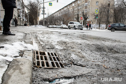 Разбитые дороги. Екатеринбург, ливневая канализация, дорога, яма на дороге, перекресток бажова шарташская, качество дорог, решетка слива