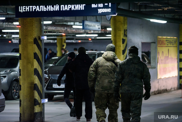 Рейд по мигрантам в ТРЦ «Гринвиче». Екатеринбург