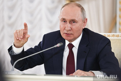 Президент России Владимир Путин на итоговой пресс-конференции саммита "Россия-Африка". Санкт-Петербург, путин владимир