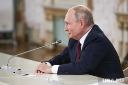 Президент России Владимир Путин на итоговой пресс-конференции саммита "Россия-Африка". Санкт-Петербург, путин владимир