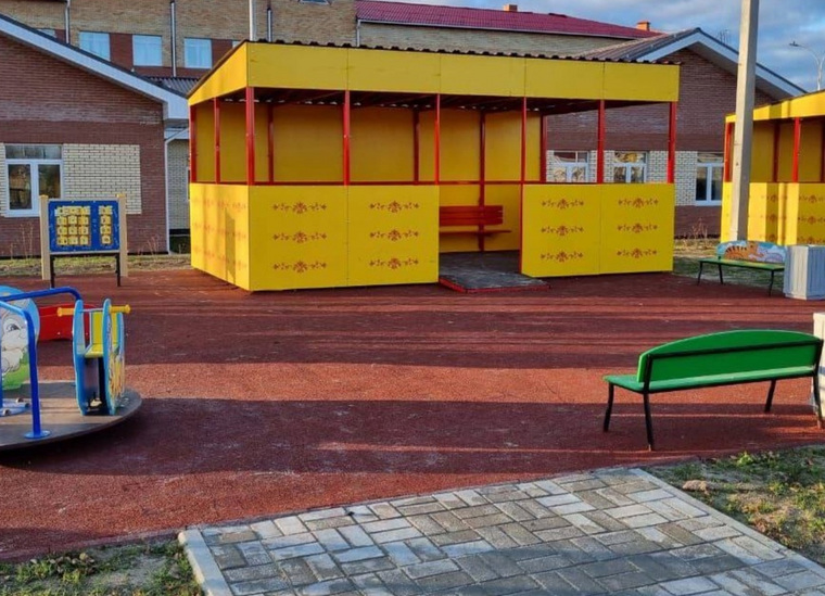 Школьный двор. Поселок половинка в Кондинском районе ХМАО