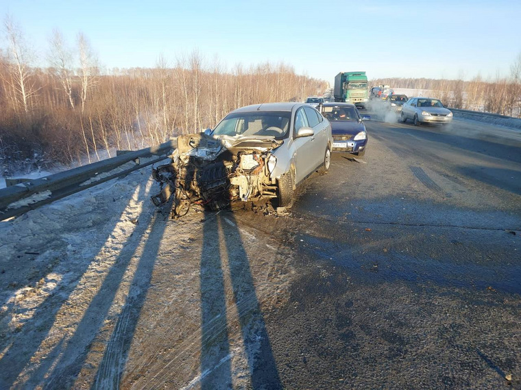 Водитель автомобиля «Nissan Almera» пошла на обгон в месте, где это разрешено
