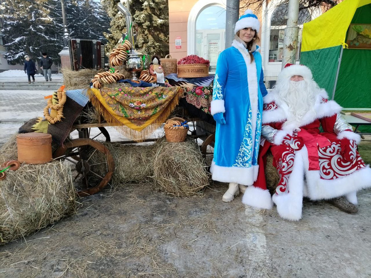 На ярмарке в Кргане можно встретить Деда Мороза и Снегурочку