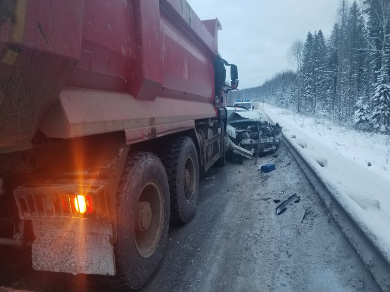 Водитель грузовика не пострадал