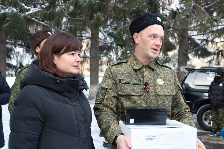 Мэр Кургана Елена Ситникова передала в зону СВО квадрокоптер и приборы ночного видения