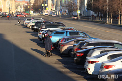 Город. Курган, улица ленина, площадь ленина, машины, улица гоголя, автомобили, парковка