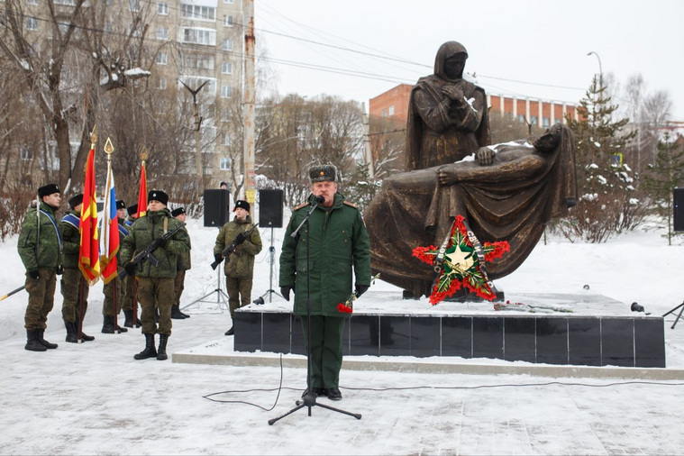Открывали памятник представители военкомата, родственники погибших, кадеты