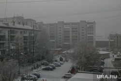 Туман в городе. Курган, зима, плохая видимость, двор дома, туман