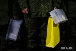 Отправка мобилизованных. Тюмень, сумки, пакеты, подарки