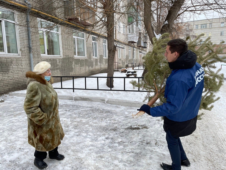 Создание «Единой Россией» новогоднего настроения