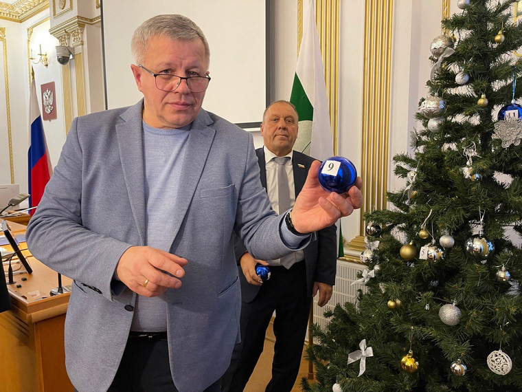 Депутаты «Единой России» принимают участие во всероссийской акции «Елка желаний»