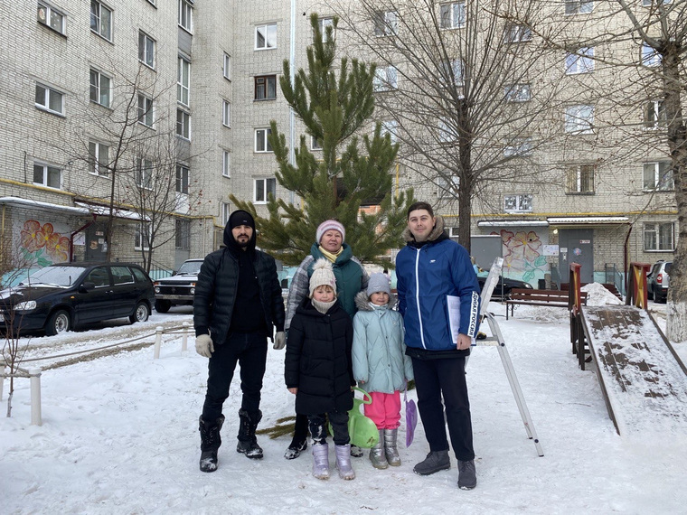 Новогодние елки установили в более чем 50-ти дворах Кургана