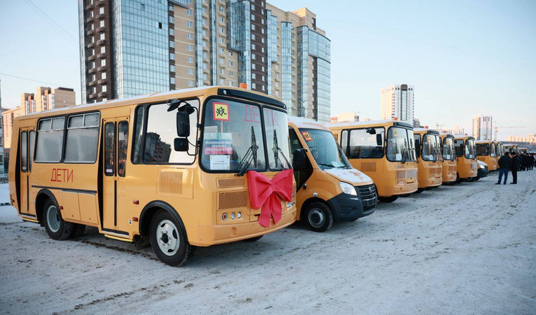 Это уже вторая такая поставка в 2023 году — весной направили 44 школьных автобуса