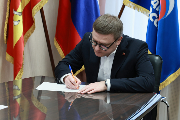 В регионе сбор подписей в поддержку кандидатуры Владимира Путина на президентских выборах стартовал с Алексея Текслера