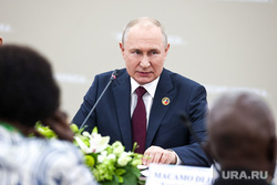 Двусторонние встречи президента России Владимира Путина с президентом Мозамбика Филипе Жасинту Ньюси. Санкт-Петербург, путин владимир