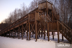 Горки в Экопарке. Тюмень , горка, деревянная горка