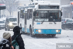 Снегопад. Екатеринбург, снег, зима, троллейбус, непогода, снегопад