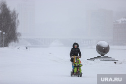 Виды города. Екатеринбург, снег, зима, метель, снегопад