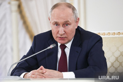 Президент России Владимир Путин на итоговой пресс-конференции саммита "Россия-Африка". Санкт-Петербург, путин владимир